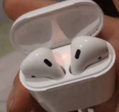 airpods黄灯闪烁怎么办